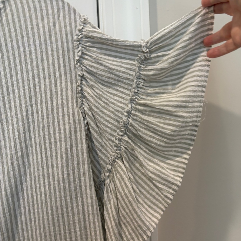 Seersucker Green and White Striped Blouse - Picture 2 of 7